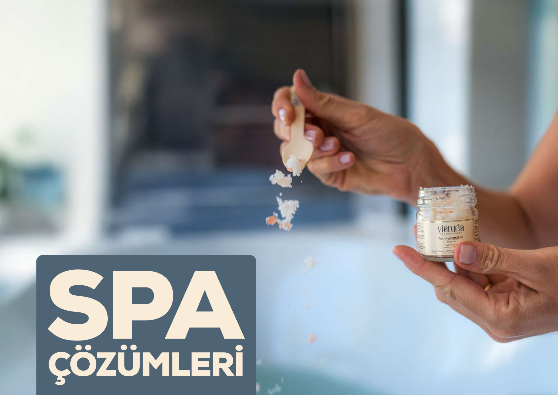 Vienurla Spa Çözümleri; organik masaj yağları, mineral banyo tuzları ve profesyonel ortam kokulandırma ürünleriyle bütünsel ve sürdürülebilir spa deneyimi sunar.