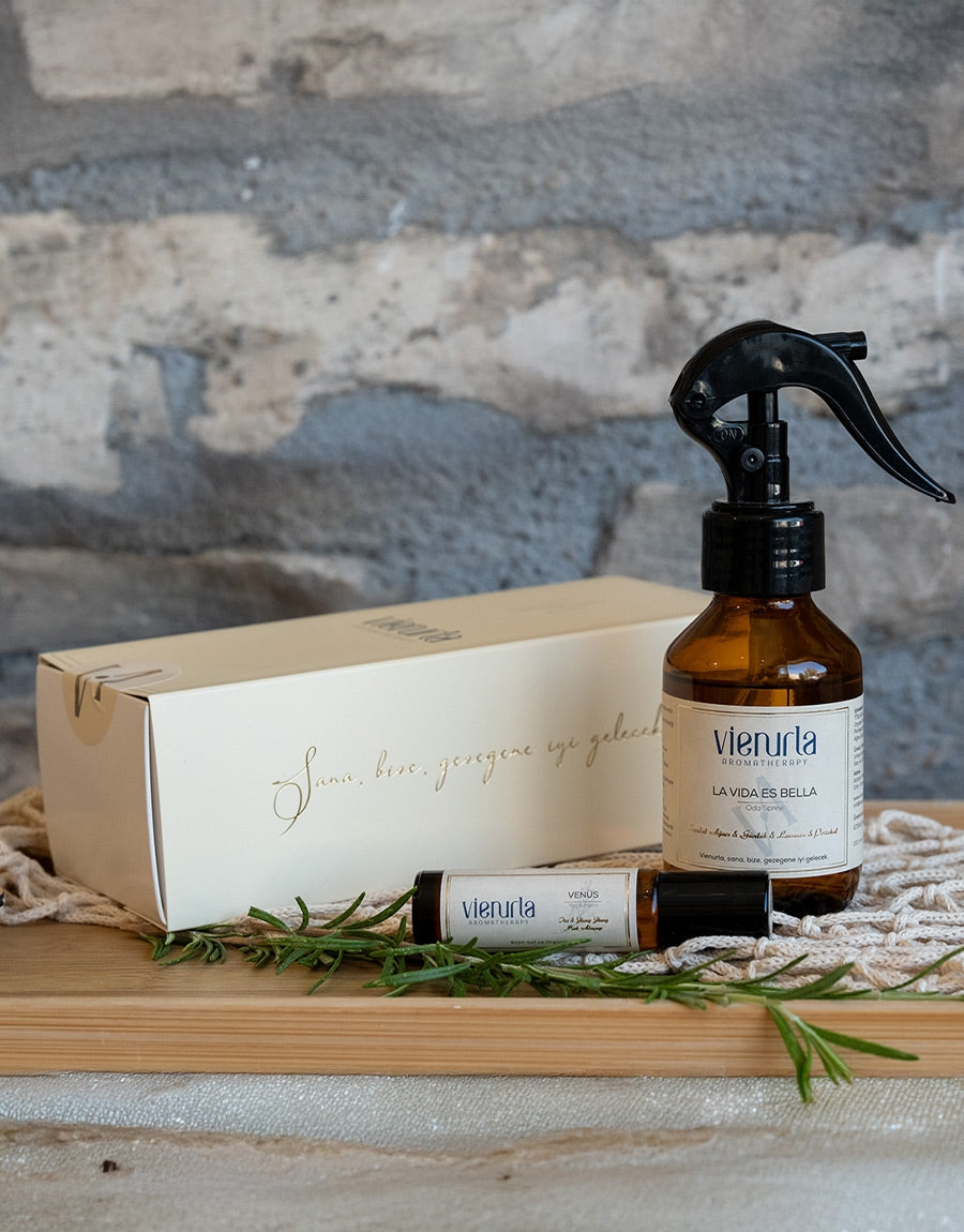 Happy Moment; oda spreyi ve Venüs roll-on ile ofiste doğum günü, terfi ve teşekkür anlarını kutlayan, ekip moralini ve aidiyeti güçlendiren özel set.